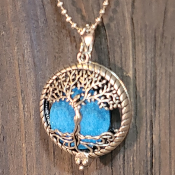 New Essential Oil Tree of Life Diffuser Necklace - Picture 4 of 12